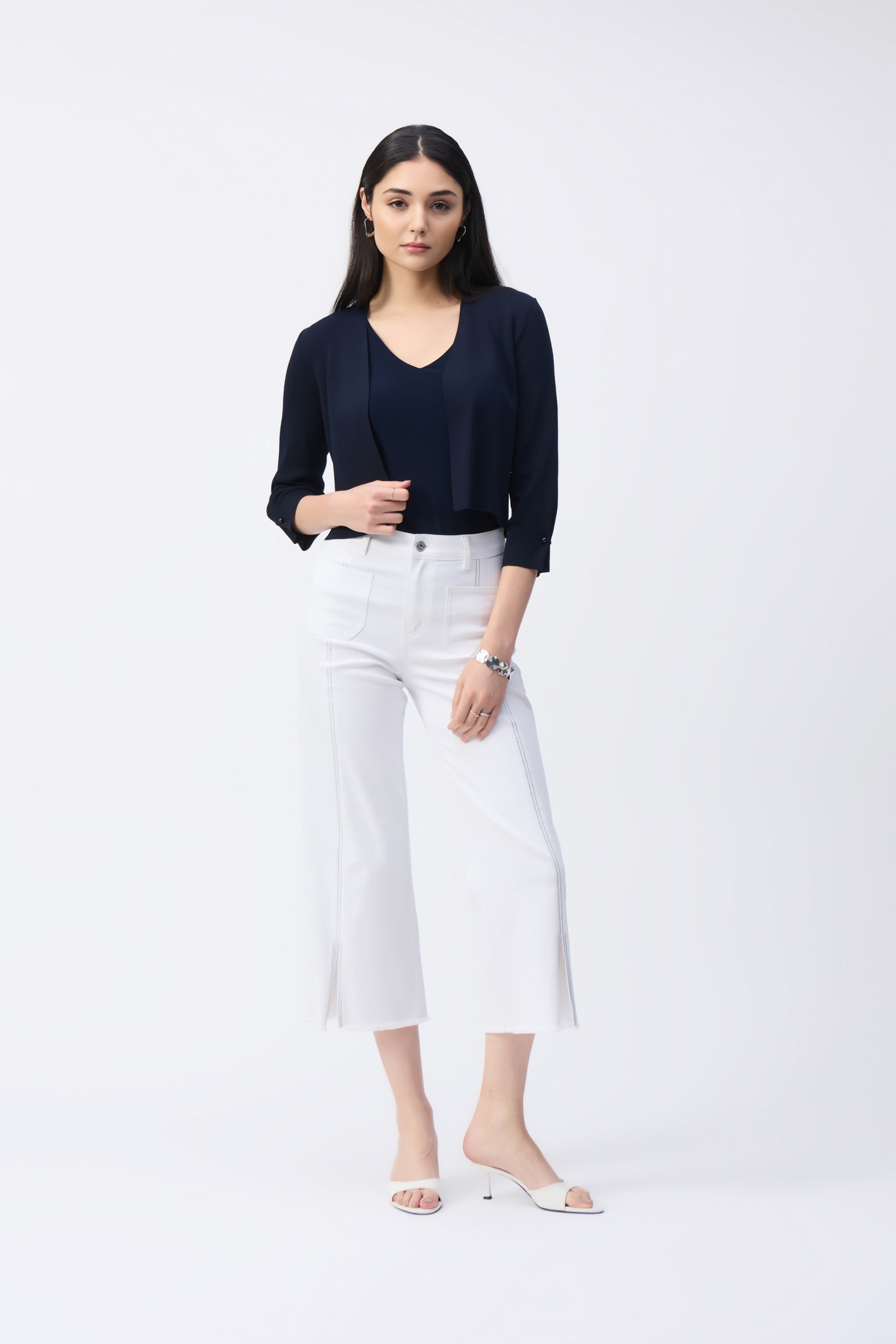 Elegant Cropped Cardigan with Pearl Ornament