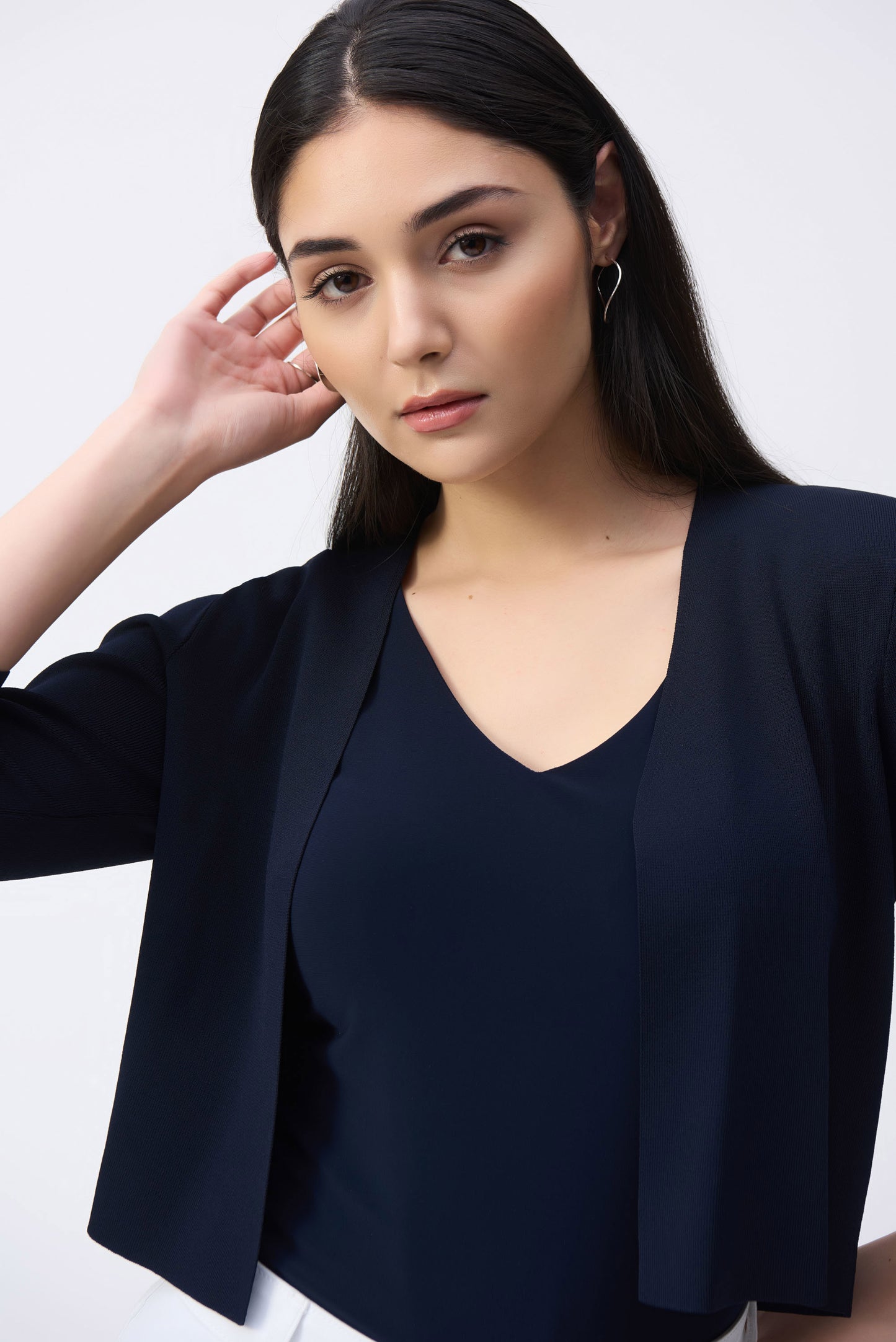 Elegant Cropped Cardigan with Pearl Ornament