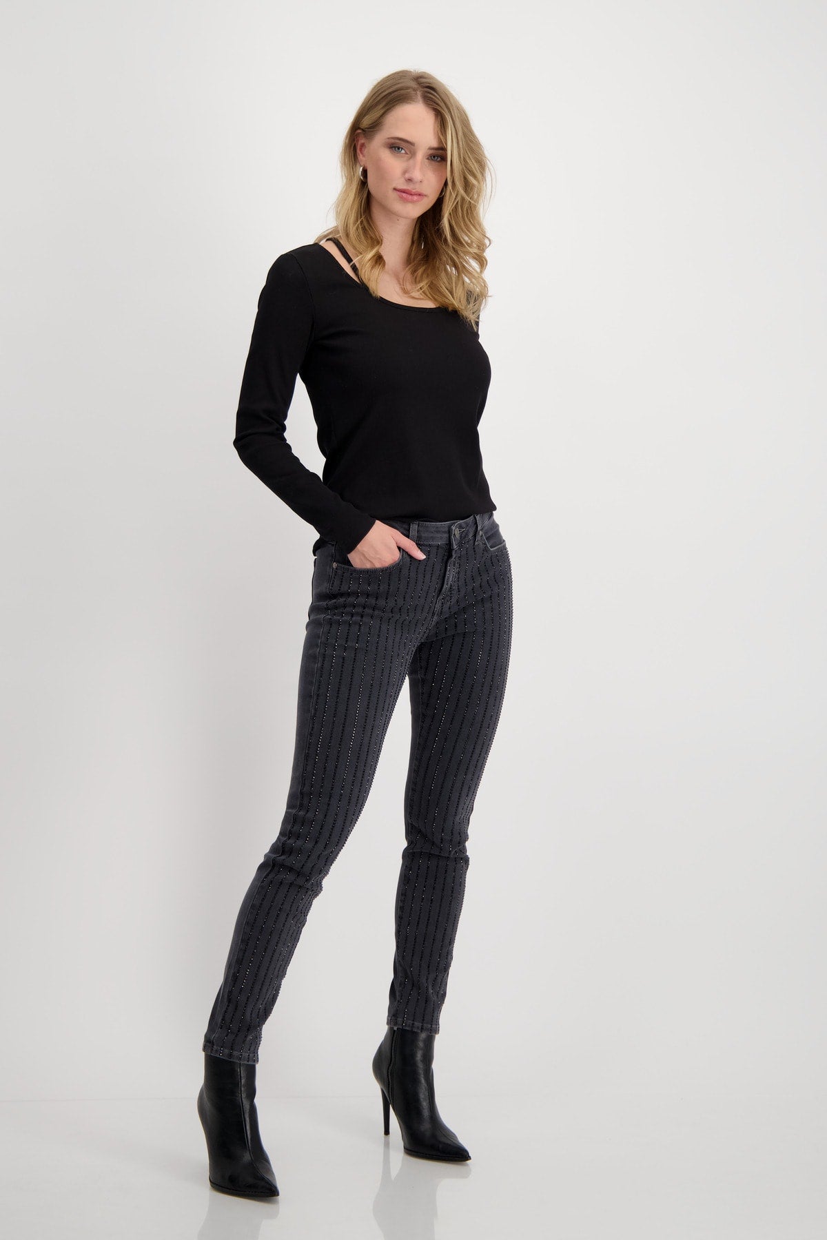 Rhinestone Embellished Slim Fit Jeans