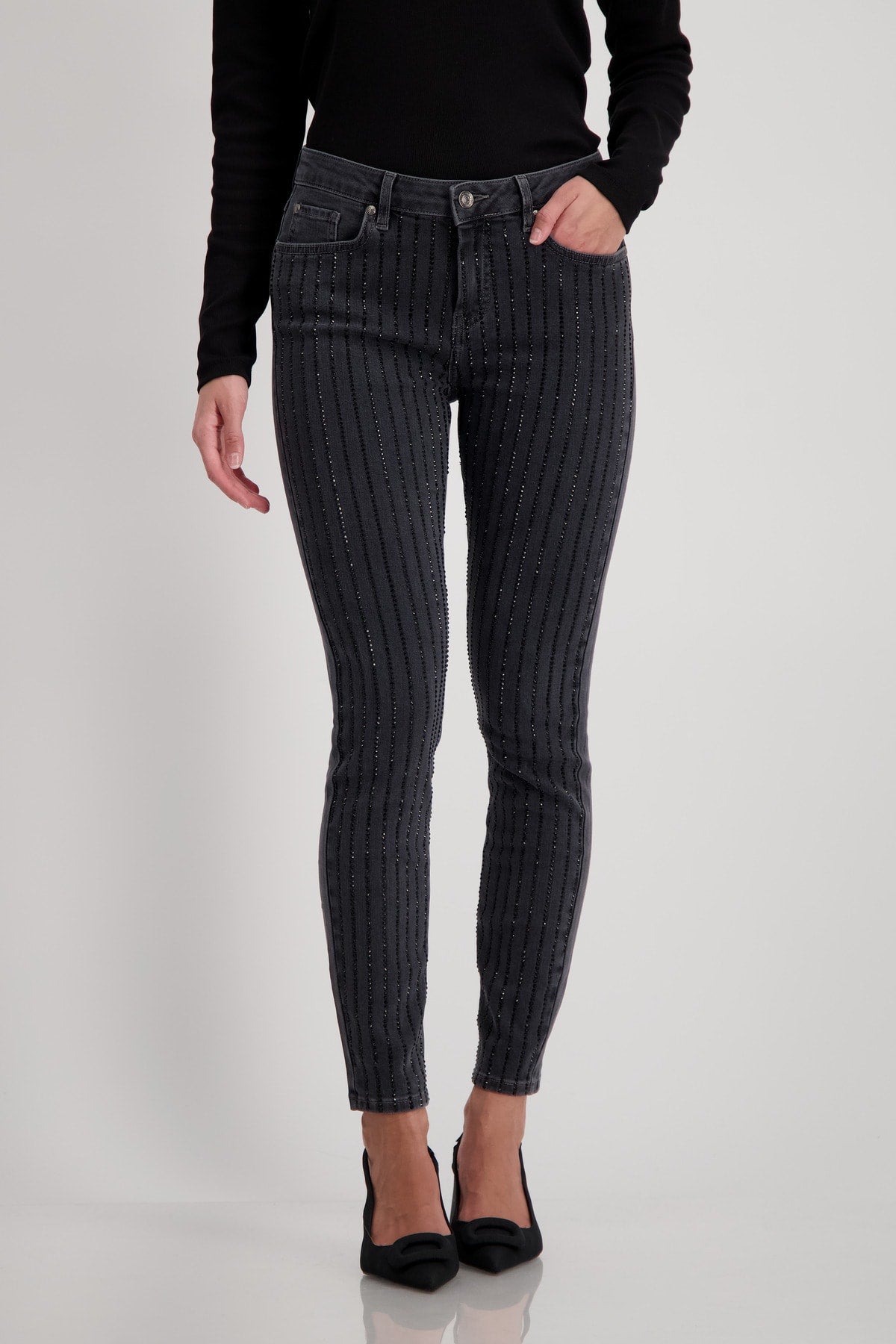 Rhinestone Embellished Slim Fit Jeans