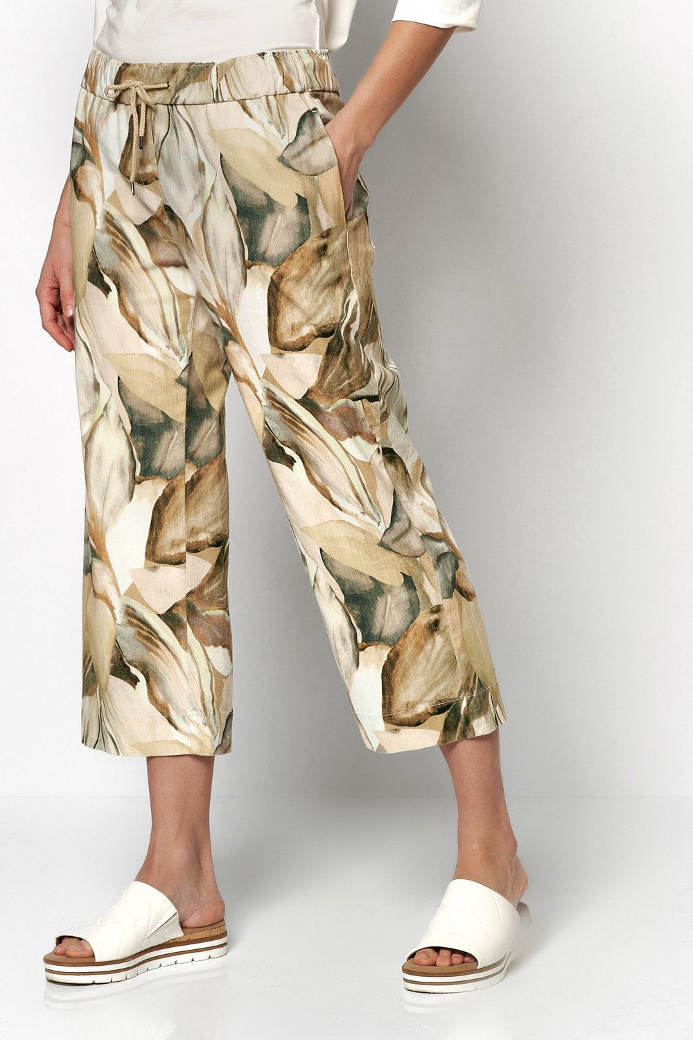 Pia Multicolour Relaxed Printed Crop Pants