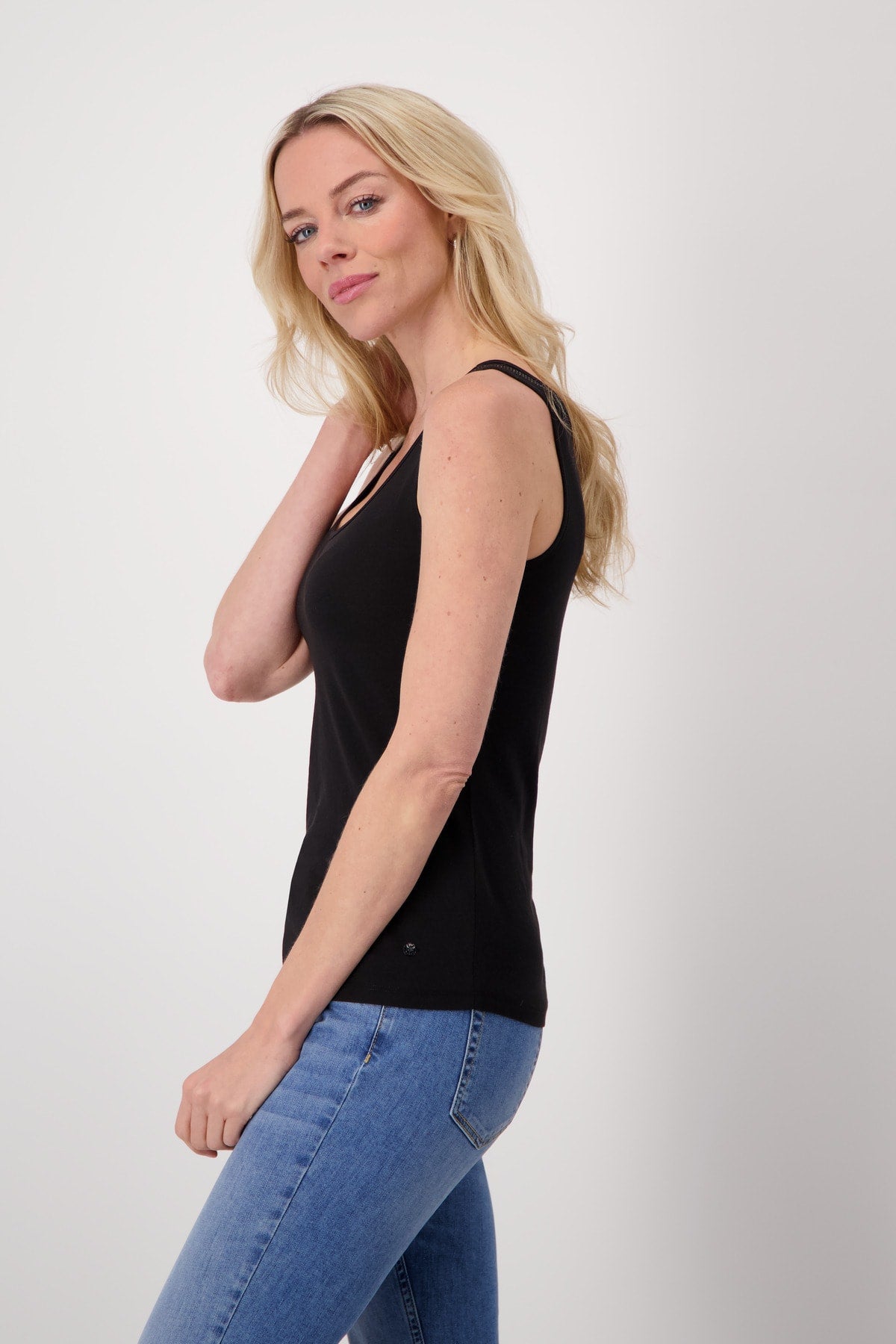 Off-White Vest Top with Rhinestone 409366