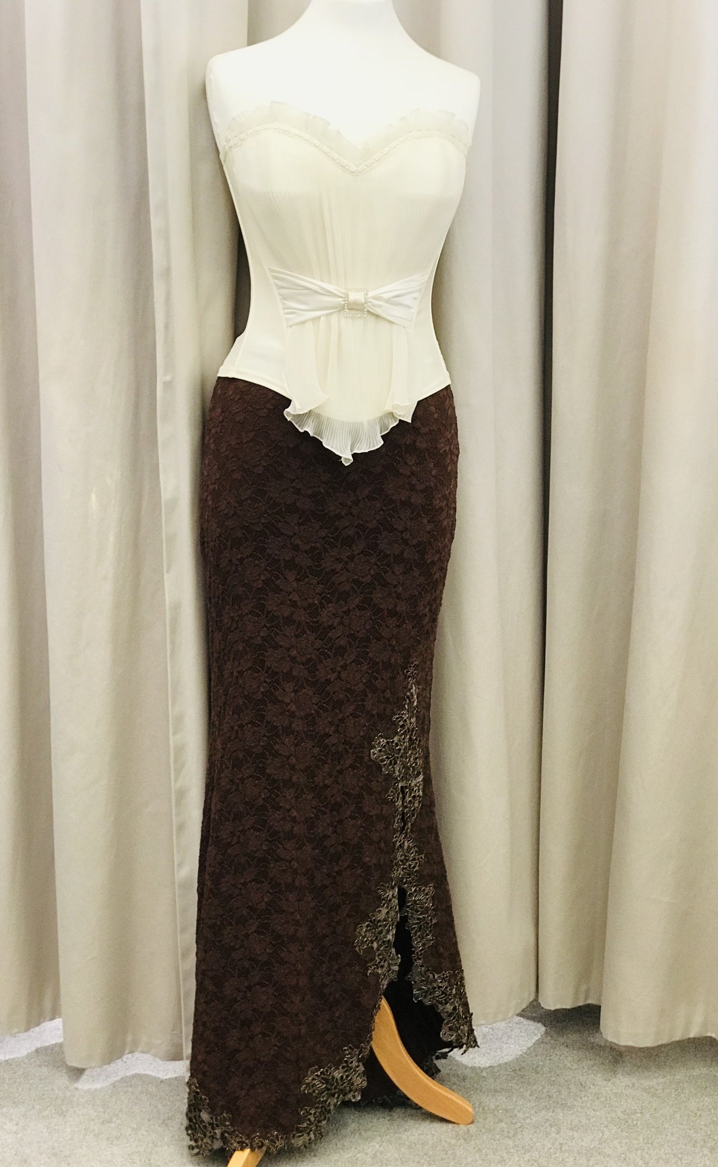 Vintage lace skirt - Lucindas on-line