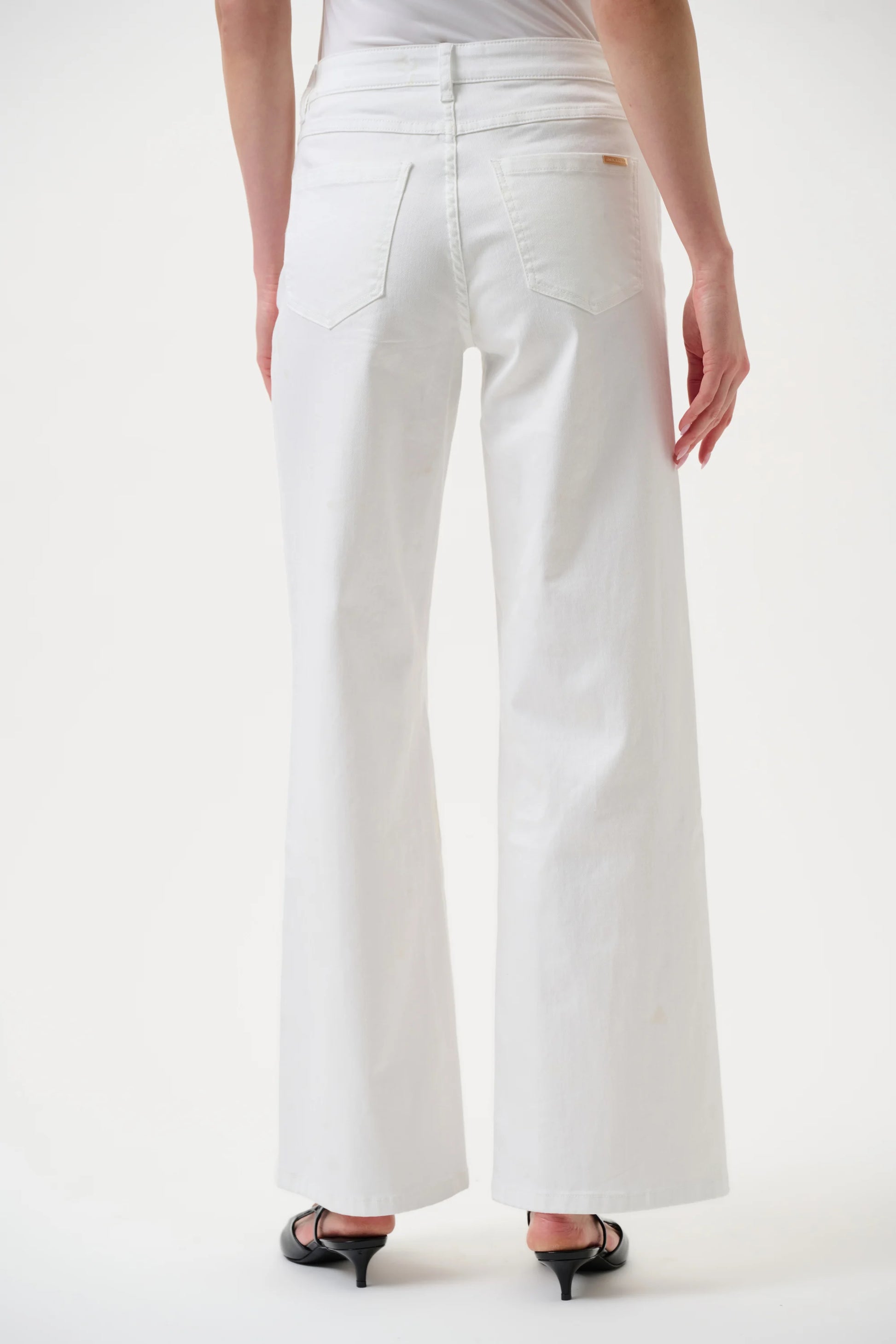 White Goldie Classic Wide-Leg Stretch Jeans - Lucindas on-line