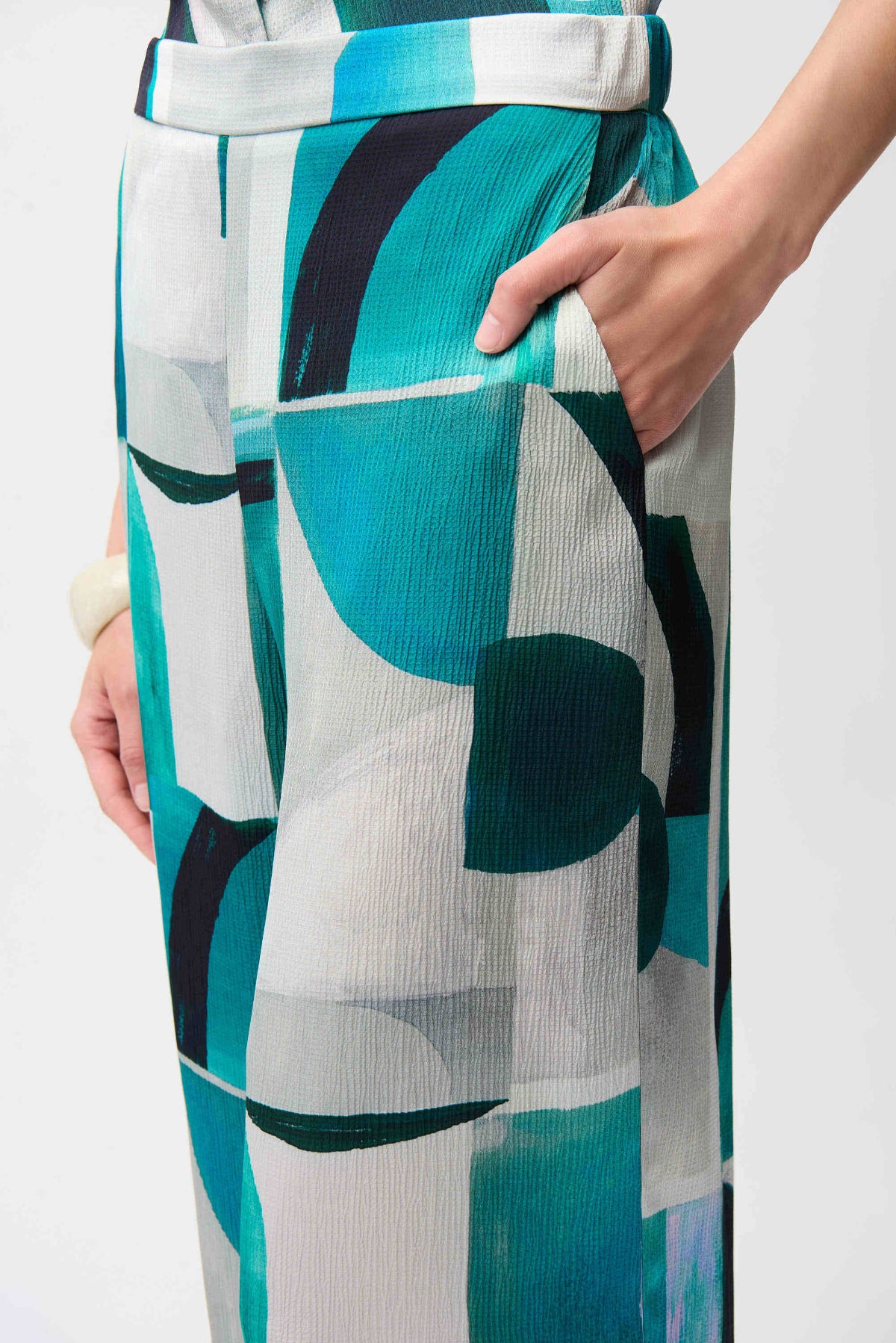 Textured Satin Geometric Print Wide Leg Pull-On Trousers