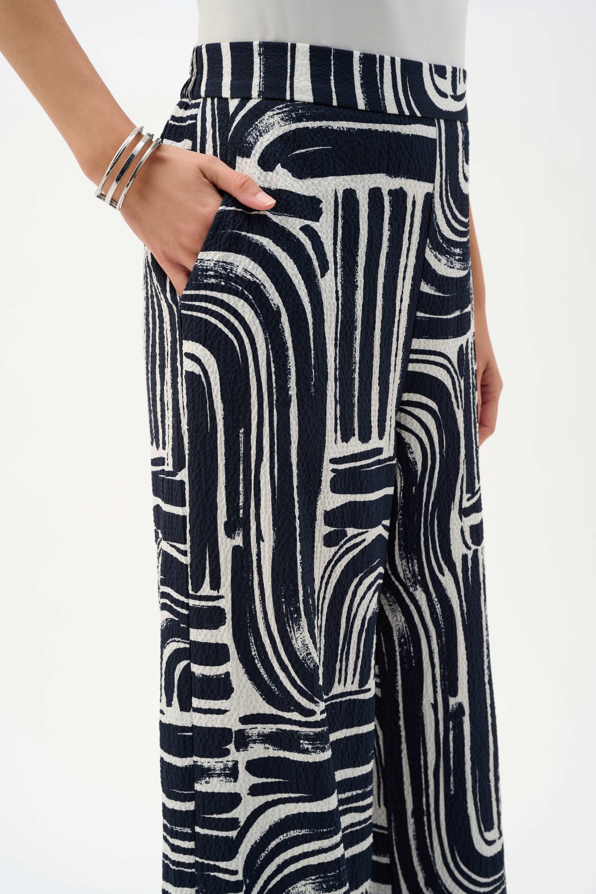 Joseph Ribkoff Seersucker Abstract Print Wide Leg Pull-On Trousers