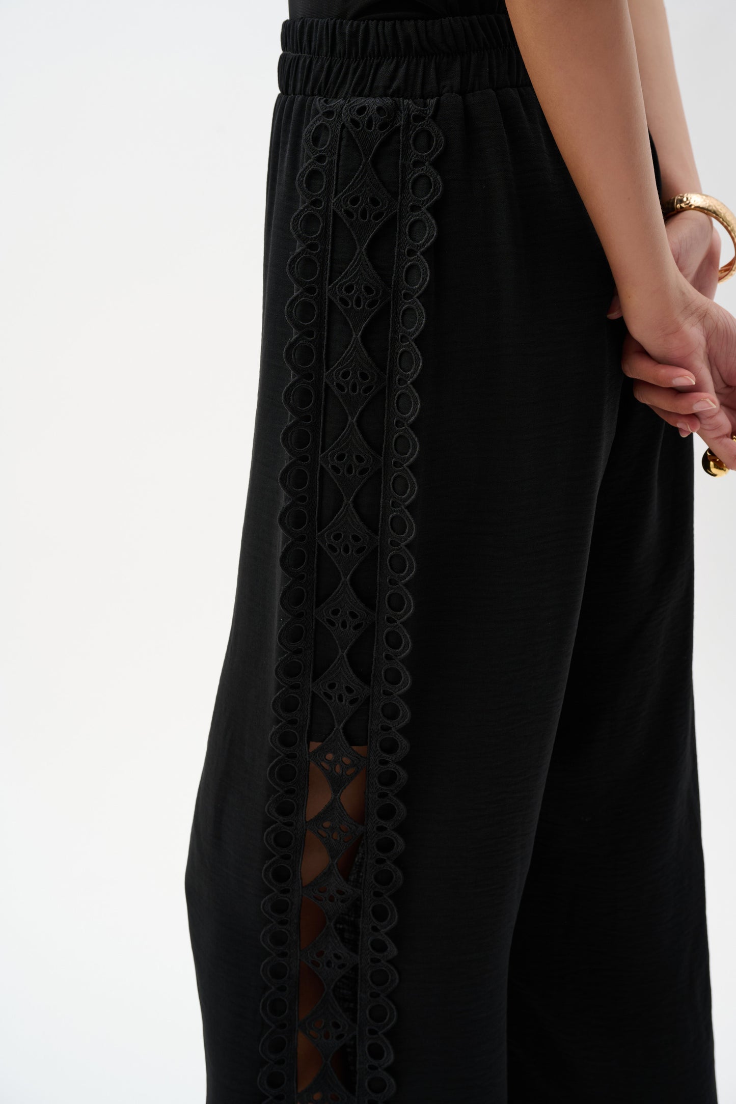 Wide Leg Pull-On Trousers With Guipure Trim - Lucindas on-line