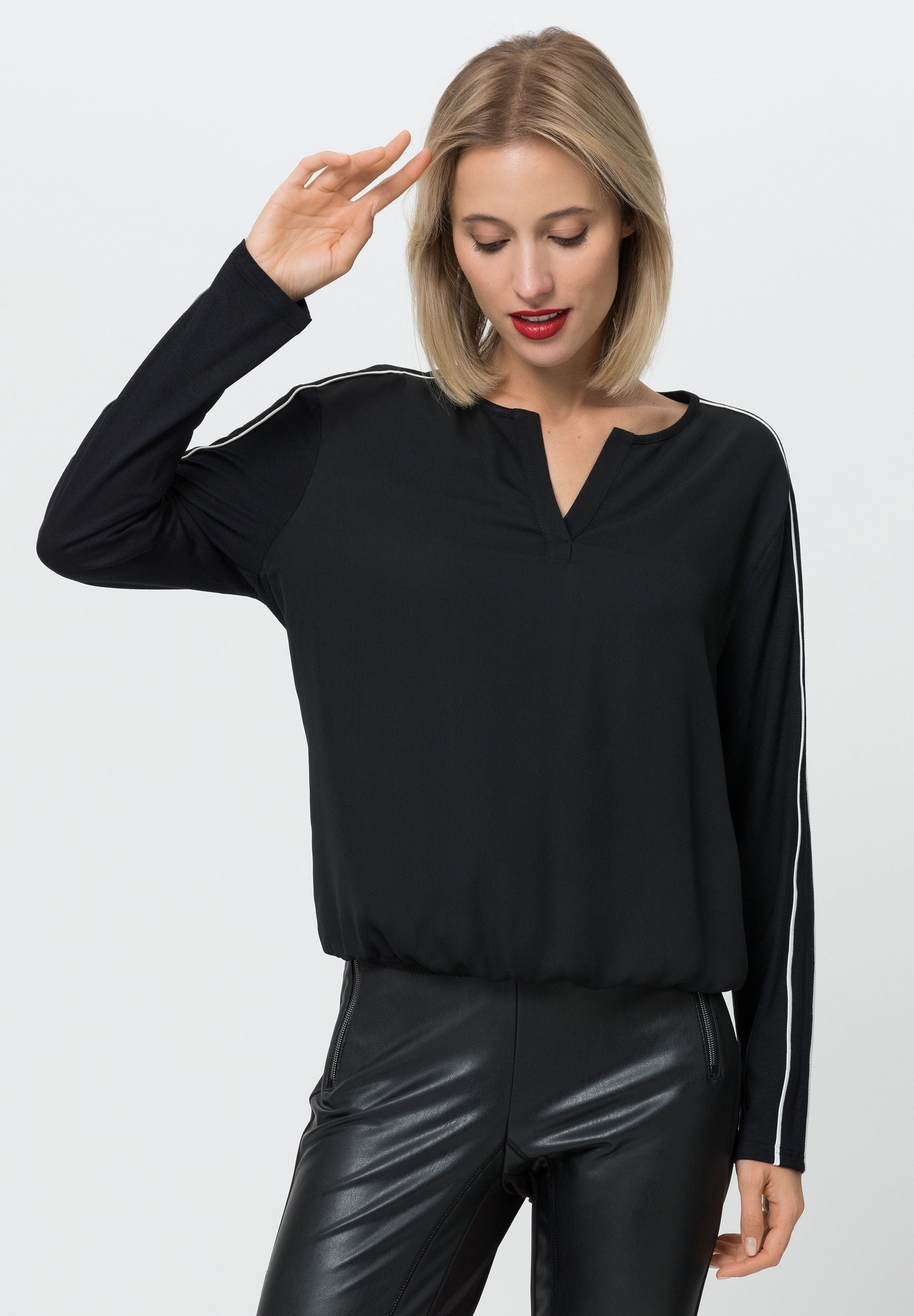 Long-sleeved shirt with contrast piping 455410