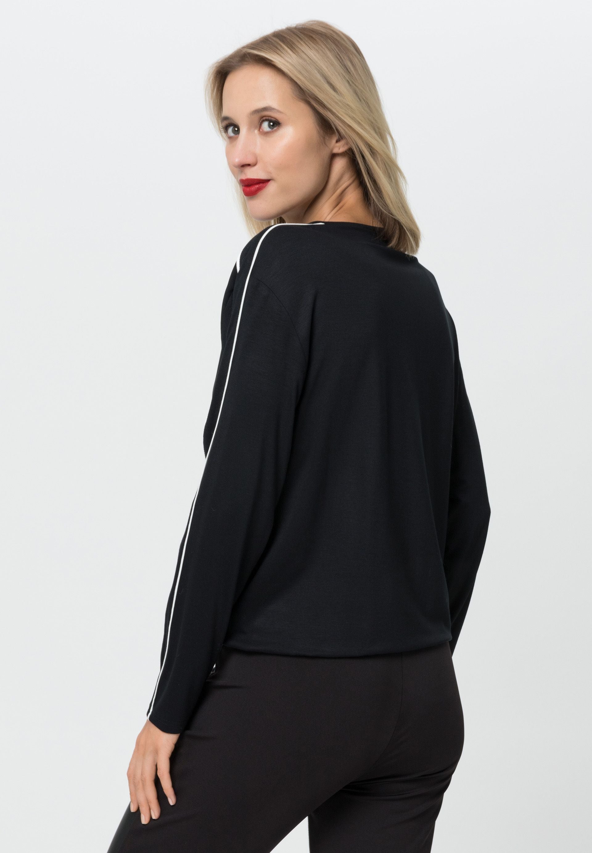 Long-sleeved shirt with contrast piping 455410