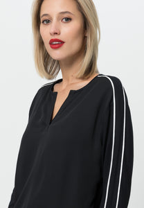 Long-sleeved shirt with contrast piping 455410