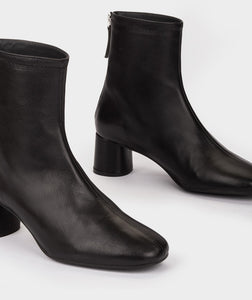 Black leather ankle boots 28234-02