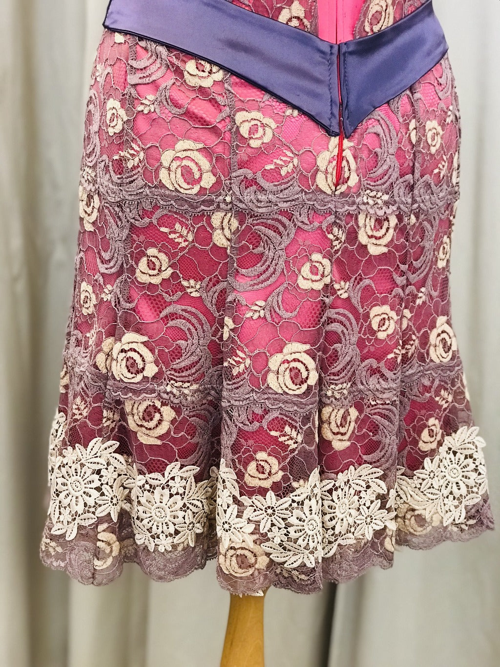 Antique Rose Corsetiere Lace Dress - Lucindas on-line