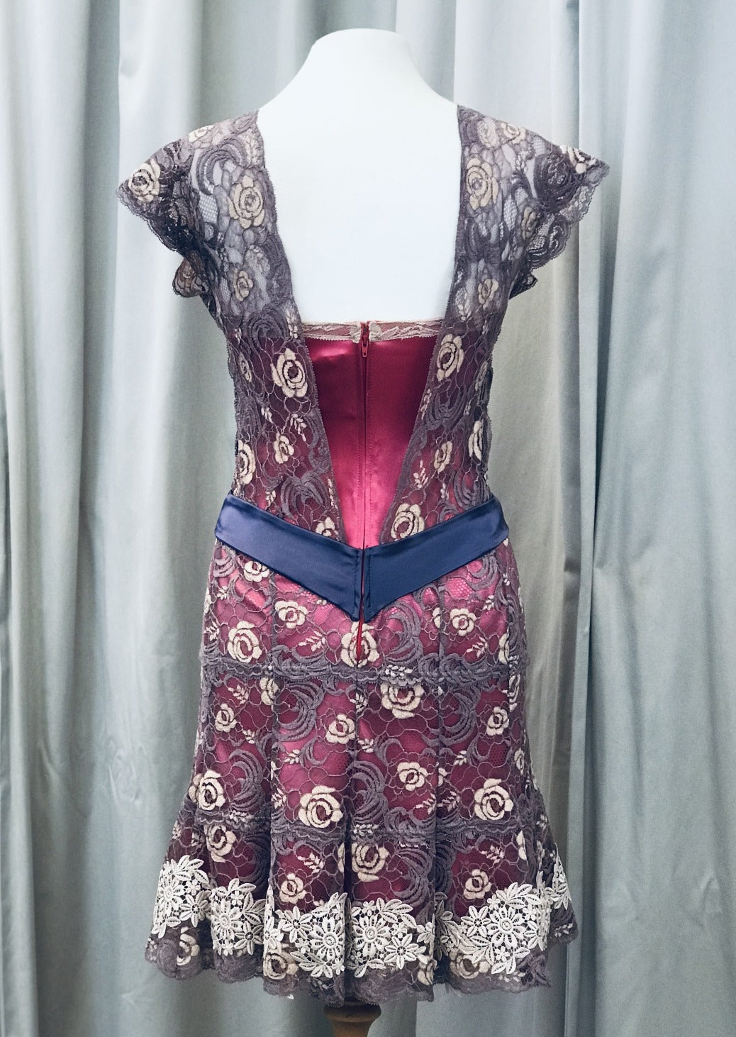 Antique Rose Corsetiere Lace Dress - Lucindas on-line